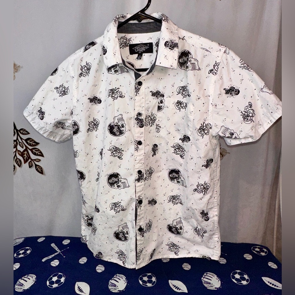 Boys L (14) Eighty Eight “Outta This World” Button Down Skulls Shirt #H-002